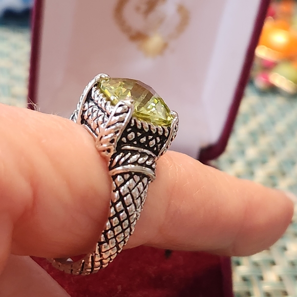 Very pretty apple green gem...from Premiere Jewelry - Picture 4 of 7